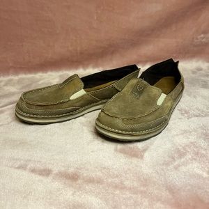 Ariat, style #10023008. Size 7.5B tan loafers